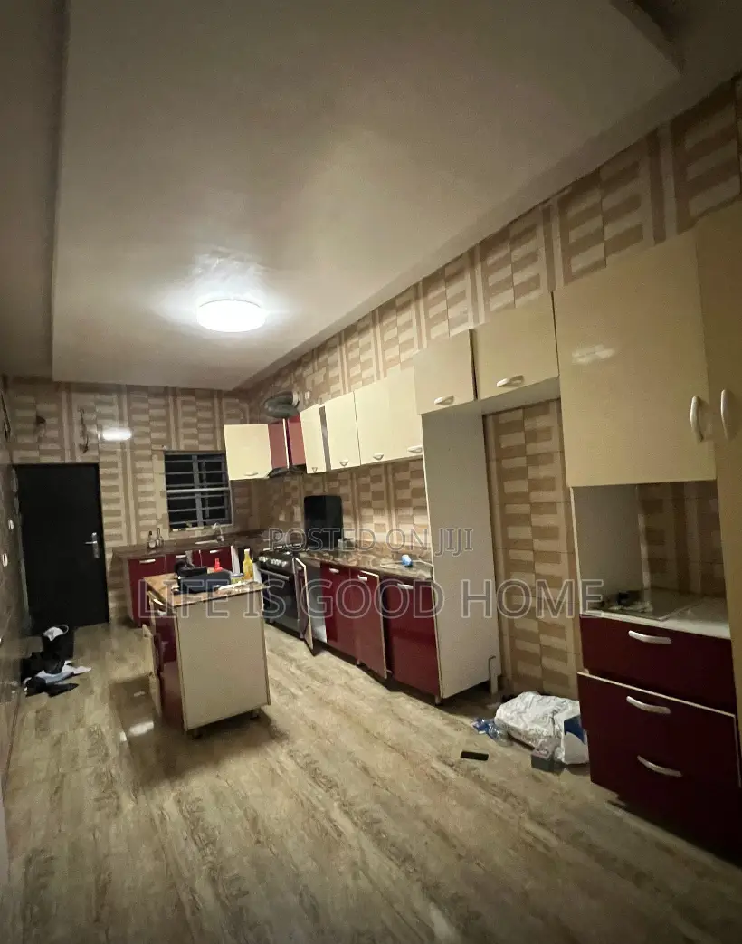 1bdrm Room & Parlour in Grace Court, Chevron for rent