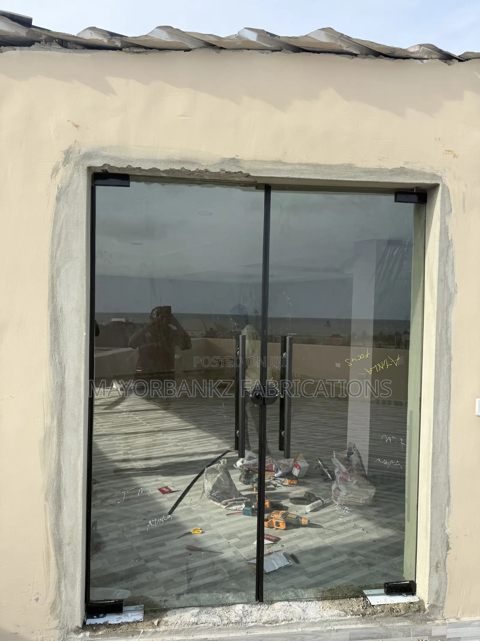 Frameless Swing Door