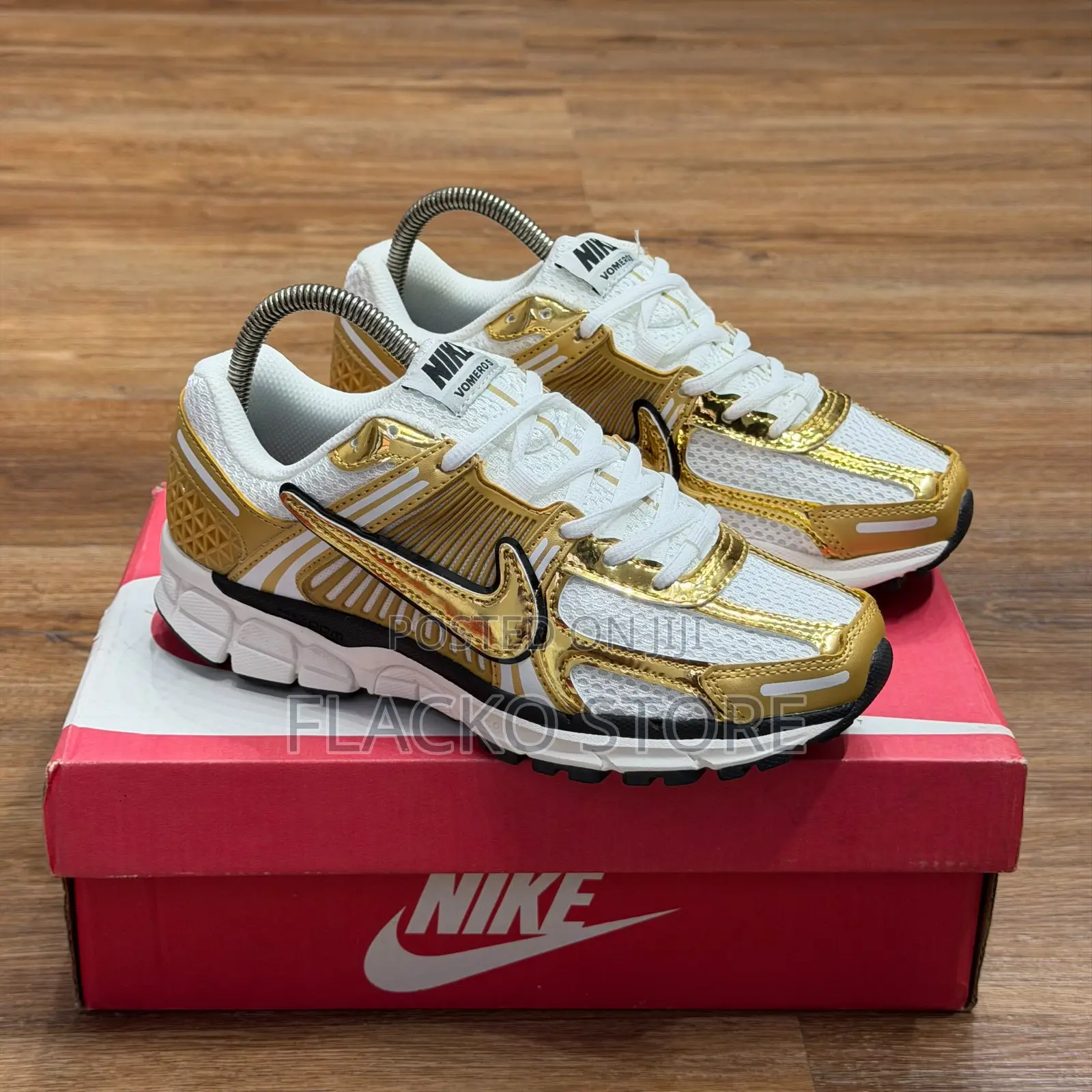 Original Nike Vomero 5 Sneakers