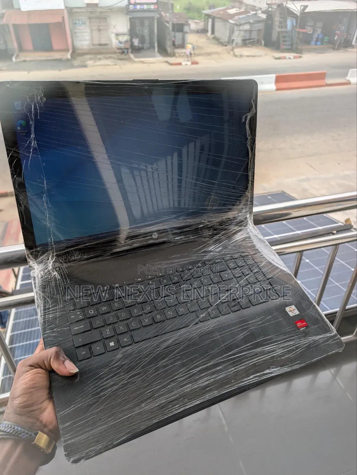 Laptop HP 17-3000 8GB AMD Ryzen SSD 128GB
