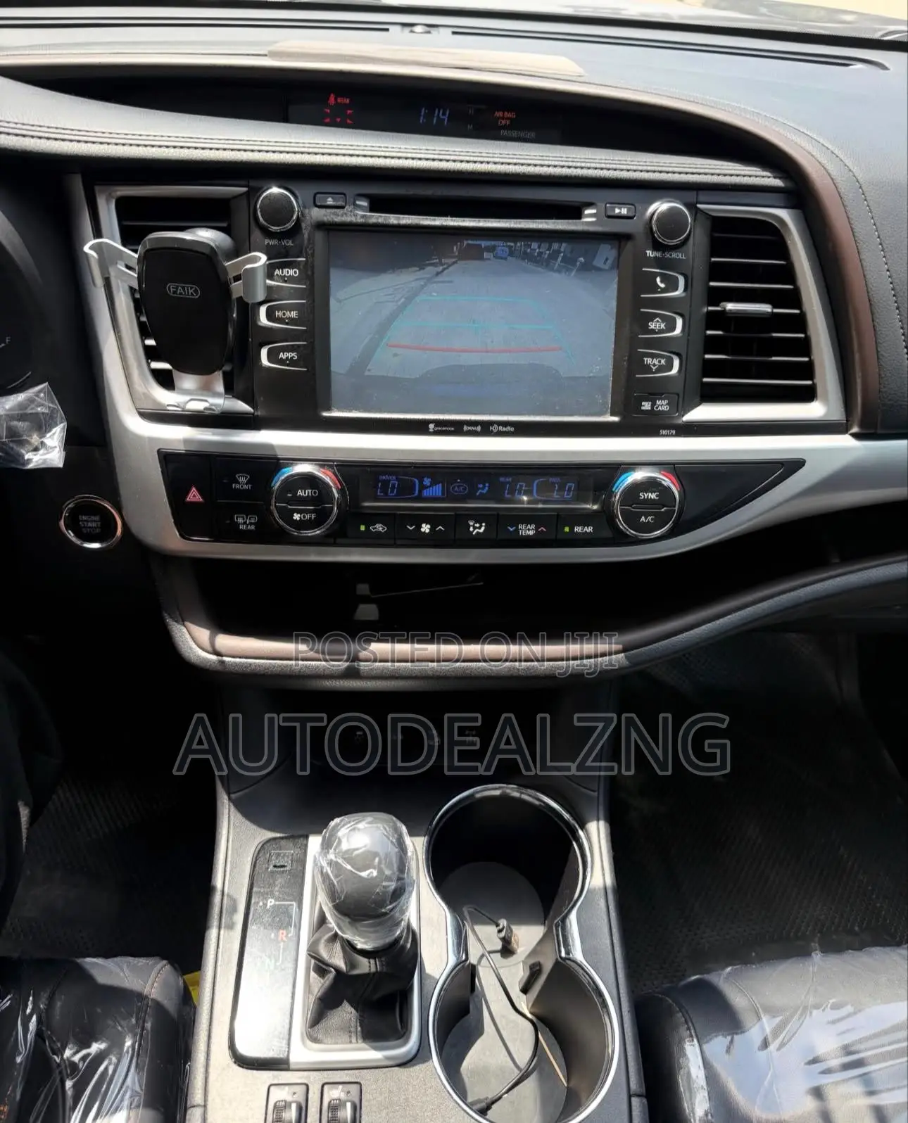 Toyota Highlander XLE 4x4 V6 (3.5L 6cyl 8A) 2017 Gray