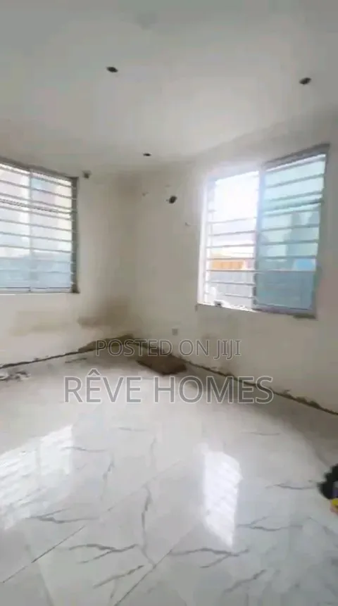 Mini Flat in Akoka for rent