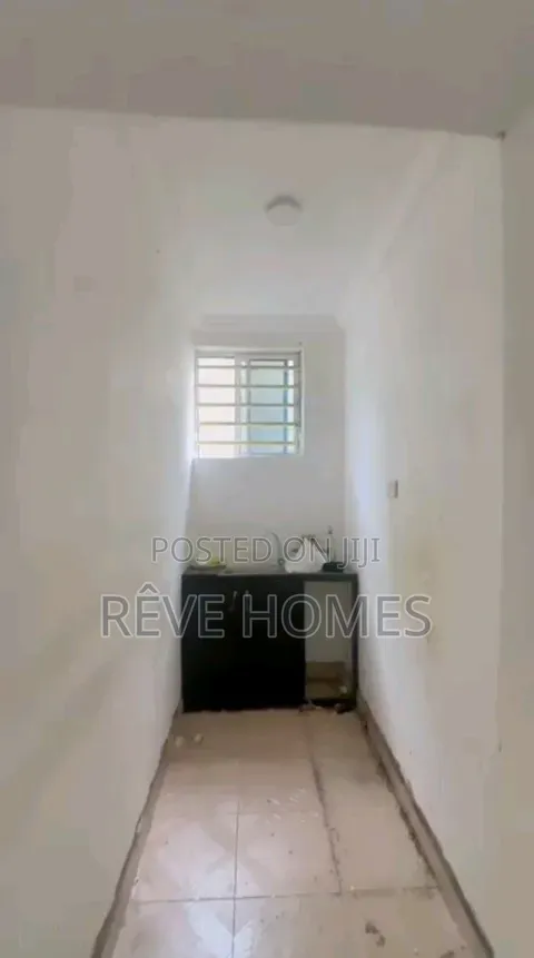 Mini Flat in Akoka for rent