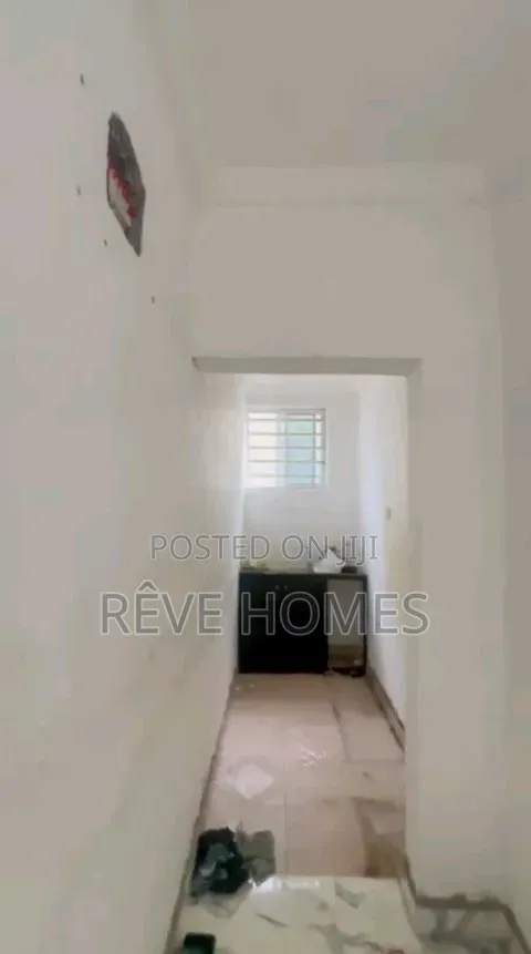 Mini Flat in Akoka for rent