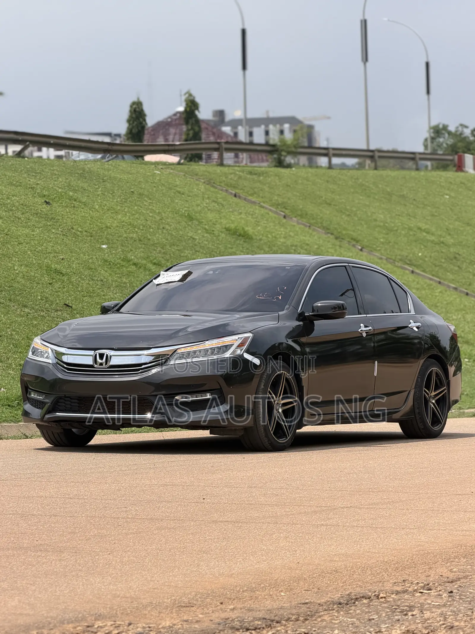 Honda Accord Touring V6 4dr Sedan FWD (3.5L 6cyl 6A) 2017 Brown