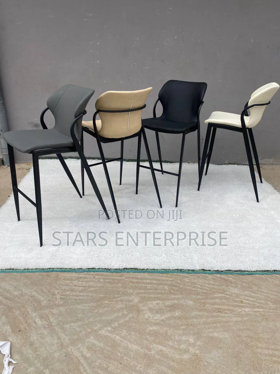 Modern Bar Stool / High Chair