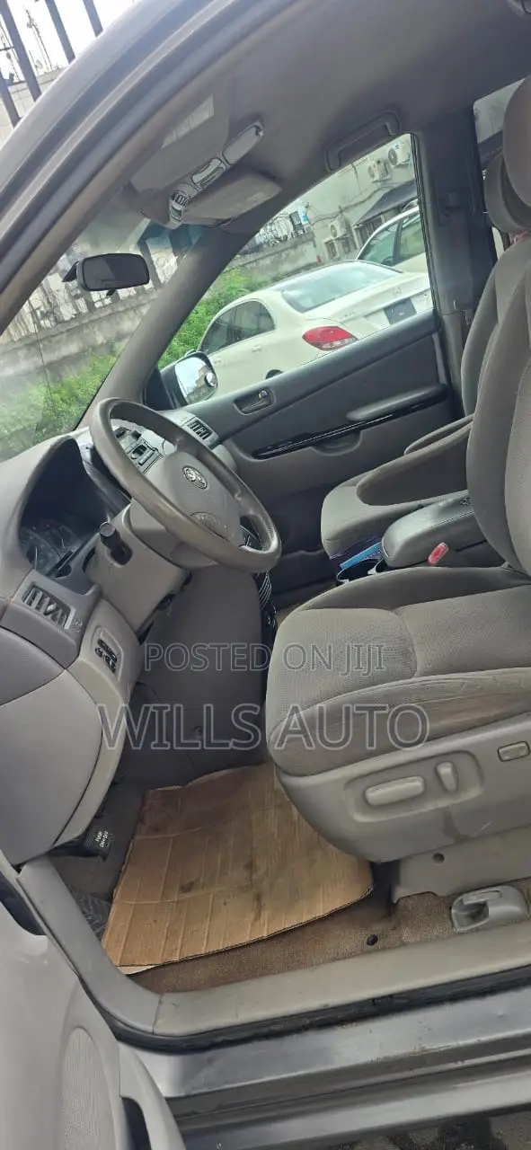 Toyota Sienna 2006 Gray