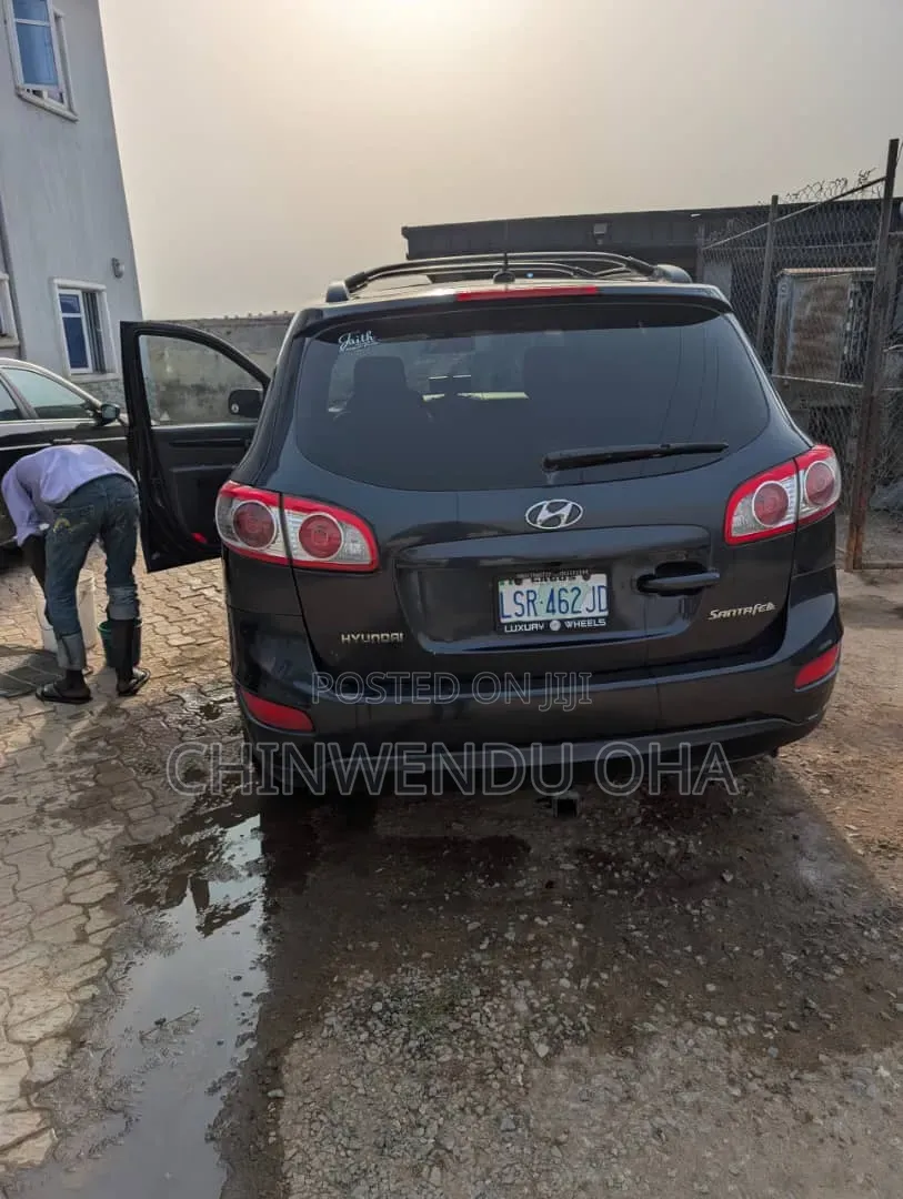 Hyundai Santa Fe 2010 Black