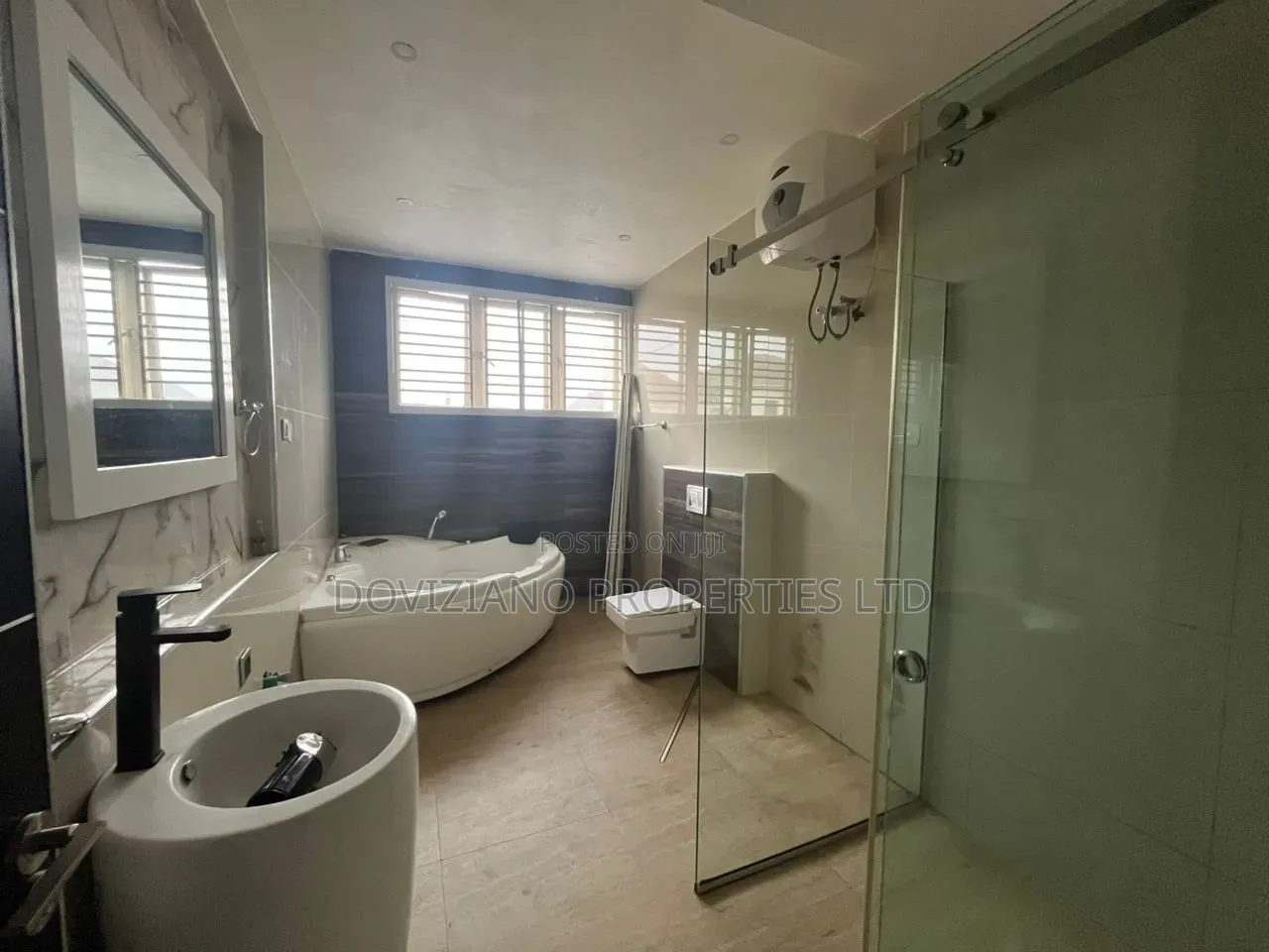5bdrm Duplex in Banana Island for rent
