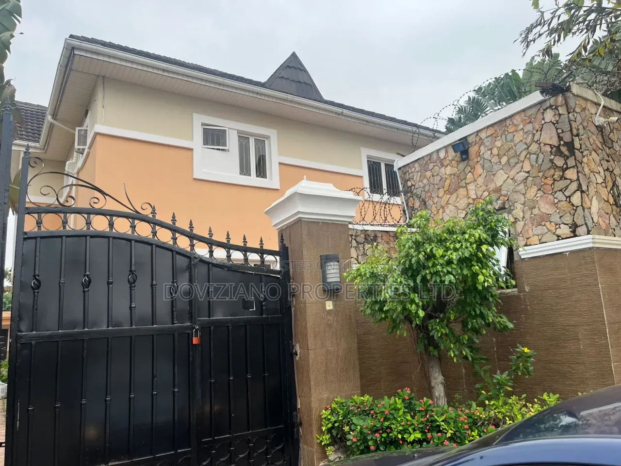 5bdrm Duplex in Banana Island for rent
