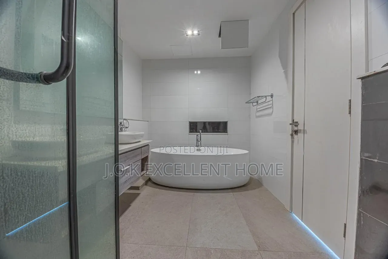 4bdrm Penthouse in Victoria Island Extension for rent