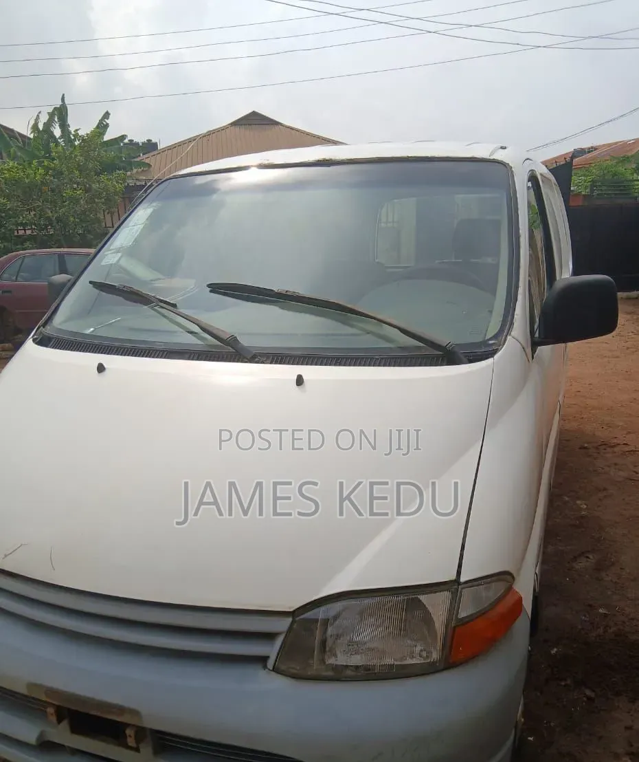 Toyota HiAce 220 2007 White