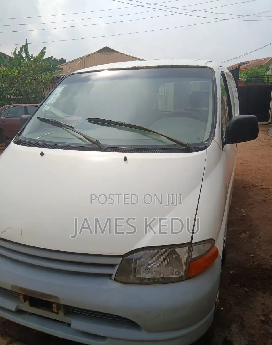 Toyota HiAce 220 2007 White