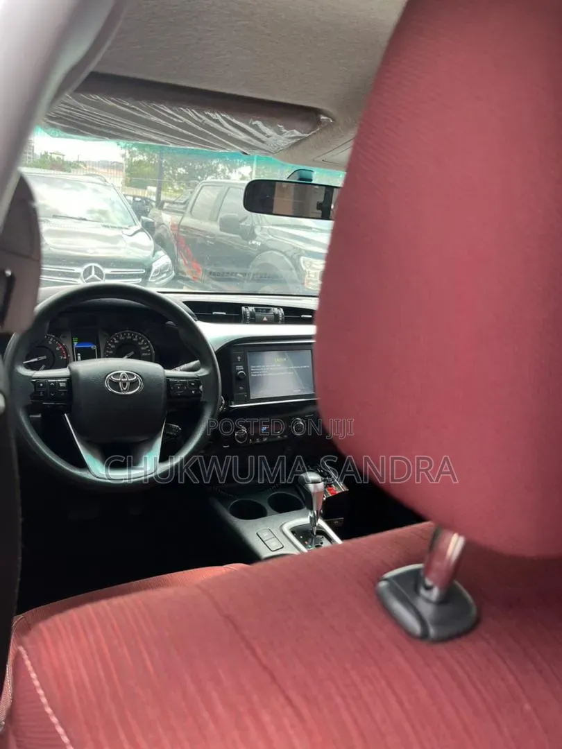 Toyota Hilux 2021 White