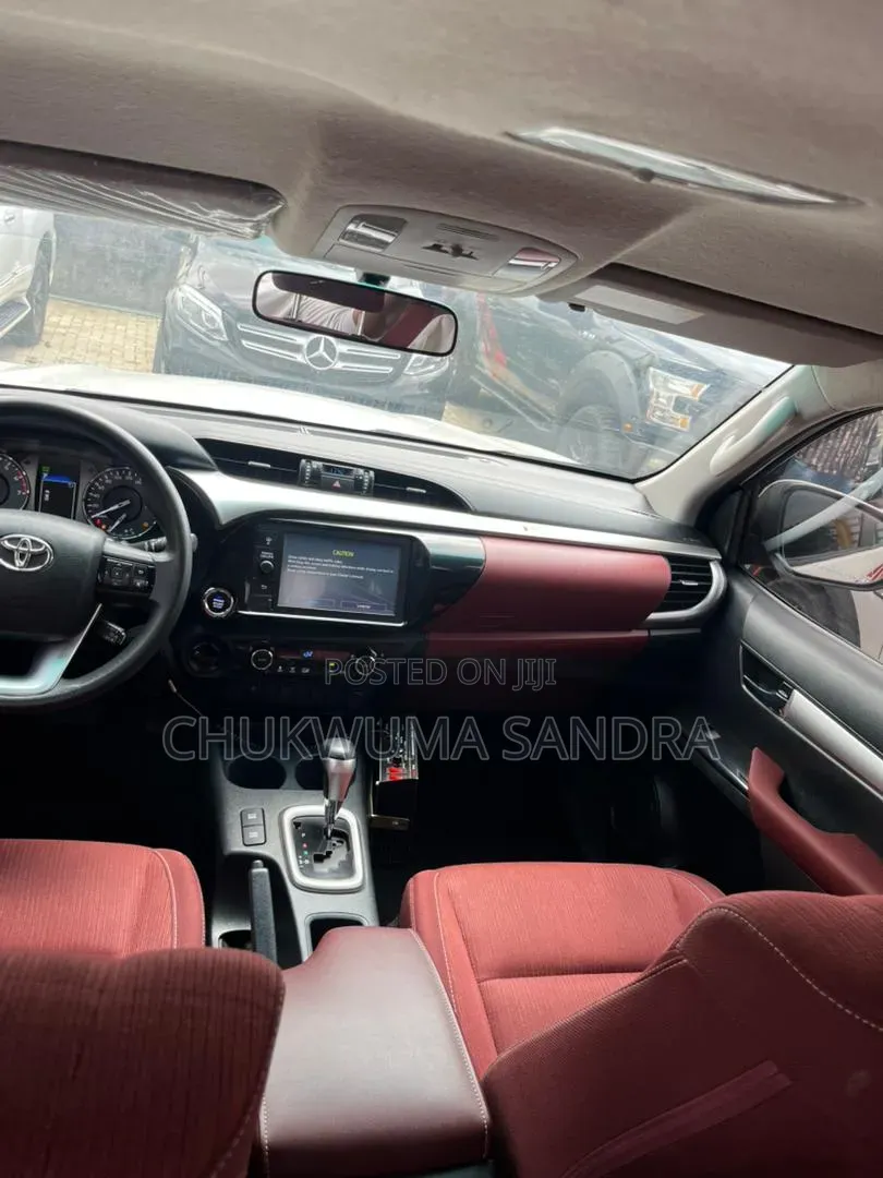Toyota Hilux 2021 White