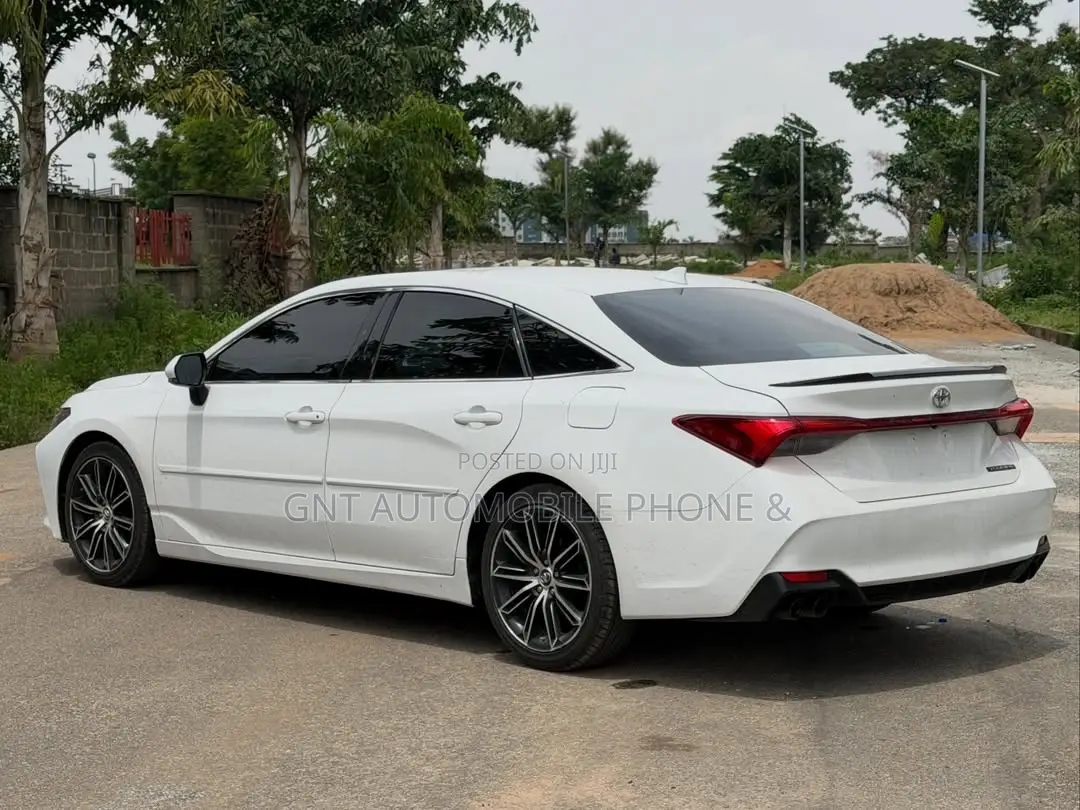 Toyota Avalon 2019 White