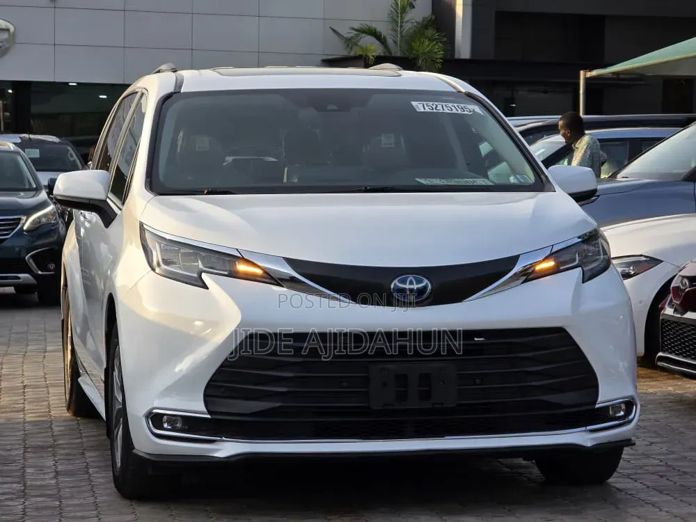 Toyota Sienna 2022 White