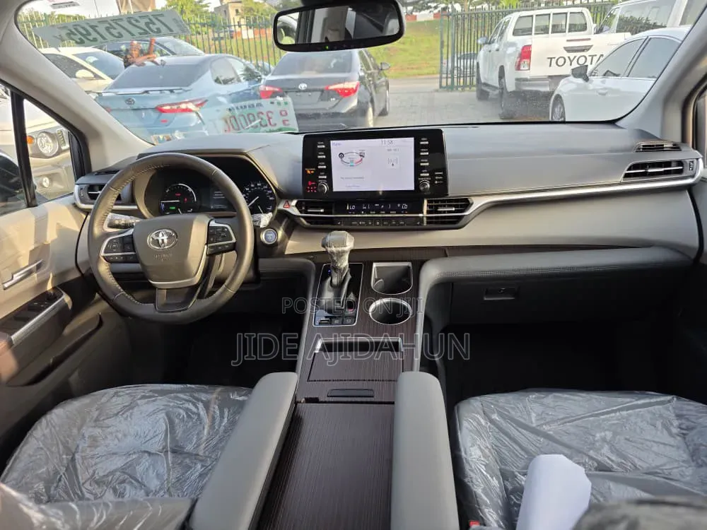 Toyota Sienna 2022 White
