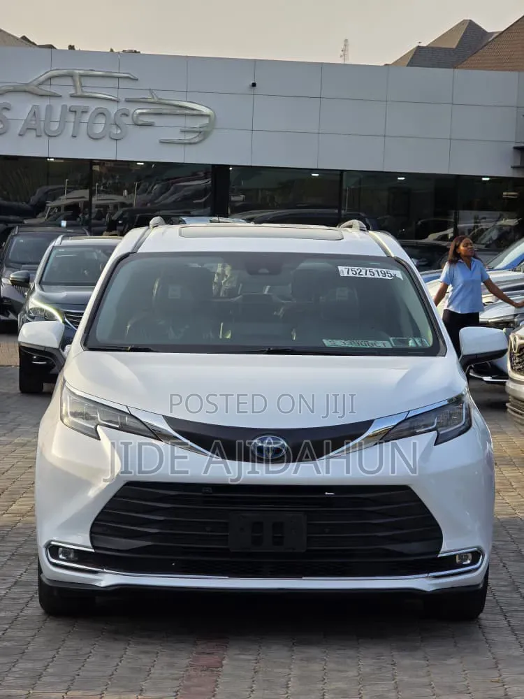 Toyota Sienna 2022 White