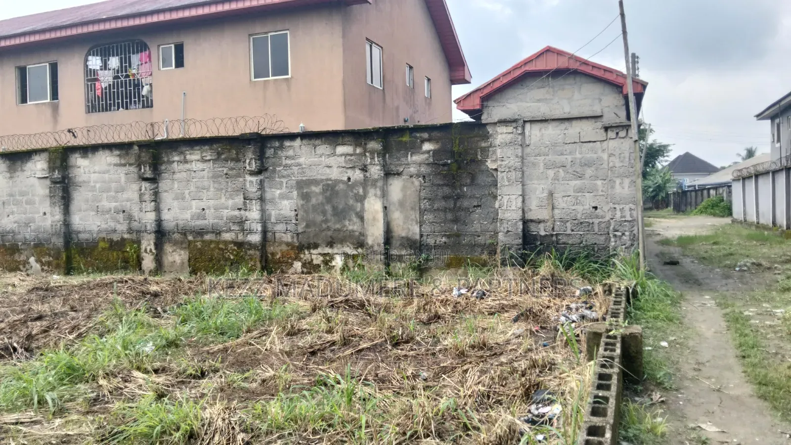 For Sale : Fenced 650 SQMTRS With Structures at Independence Layout.