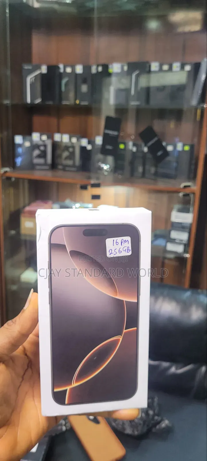 New Apple iPhone 16 Pro Max 256 GB Gold
