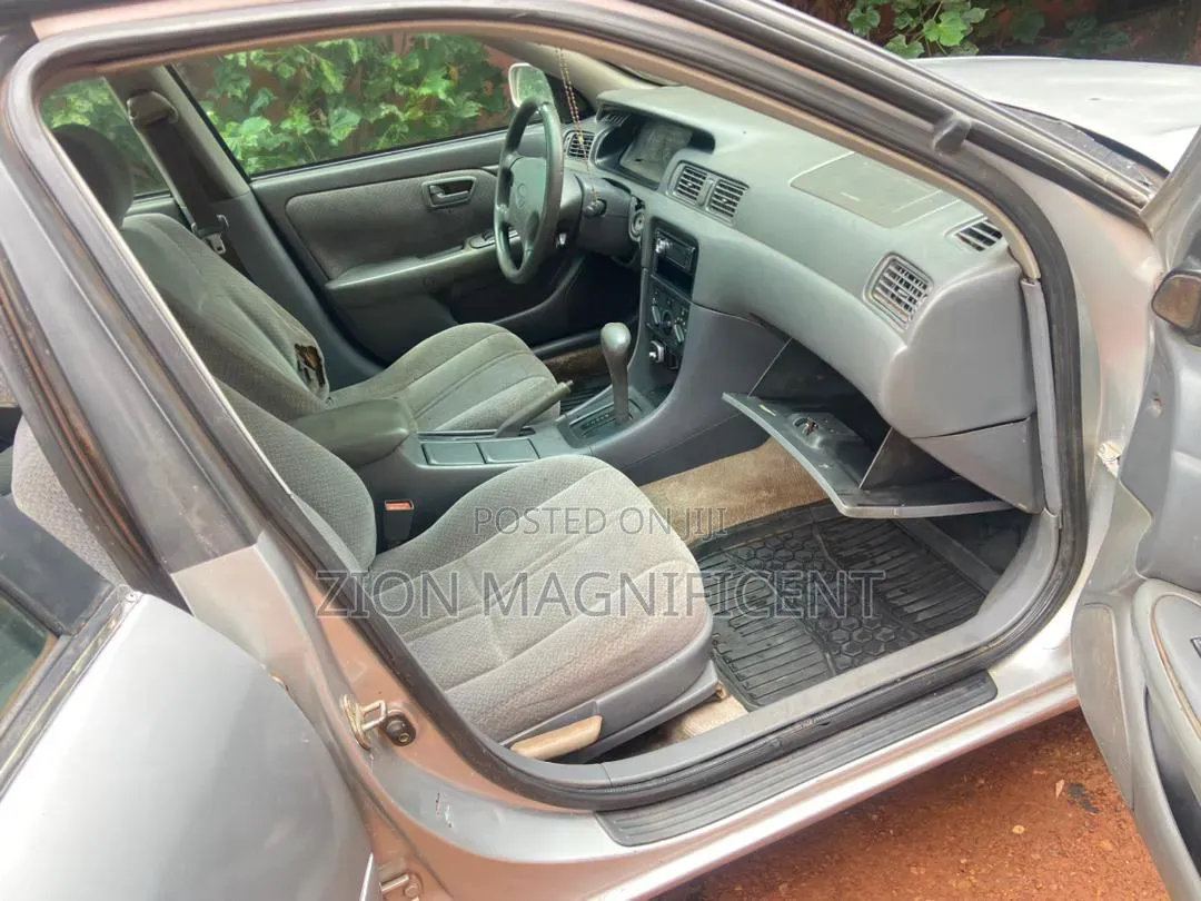 Toyota Camry 2001 Gray