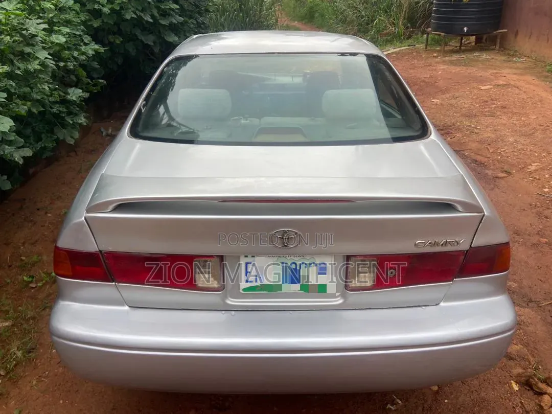 Toyota Camry 2001 Gray