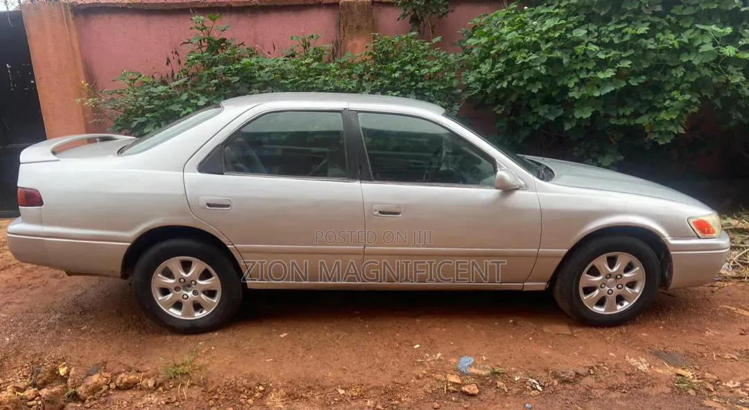 Toyota Camry 2001 Gray