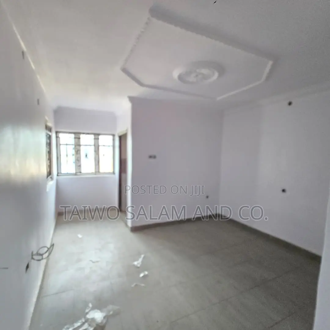 6bdrm Duplex in Hoshen Estate, Alakia for rent