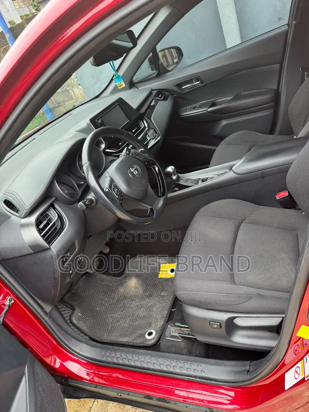 Toyota C-HR LE FWD 2019 Pearl