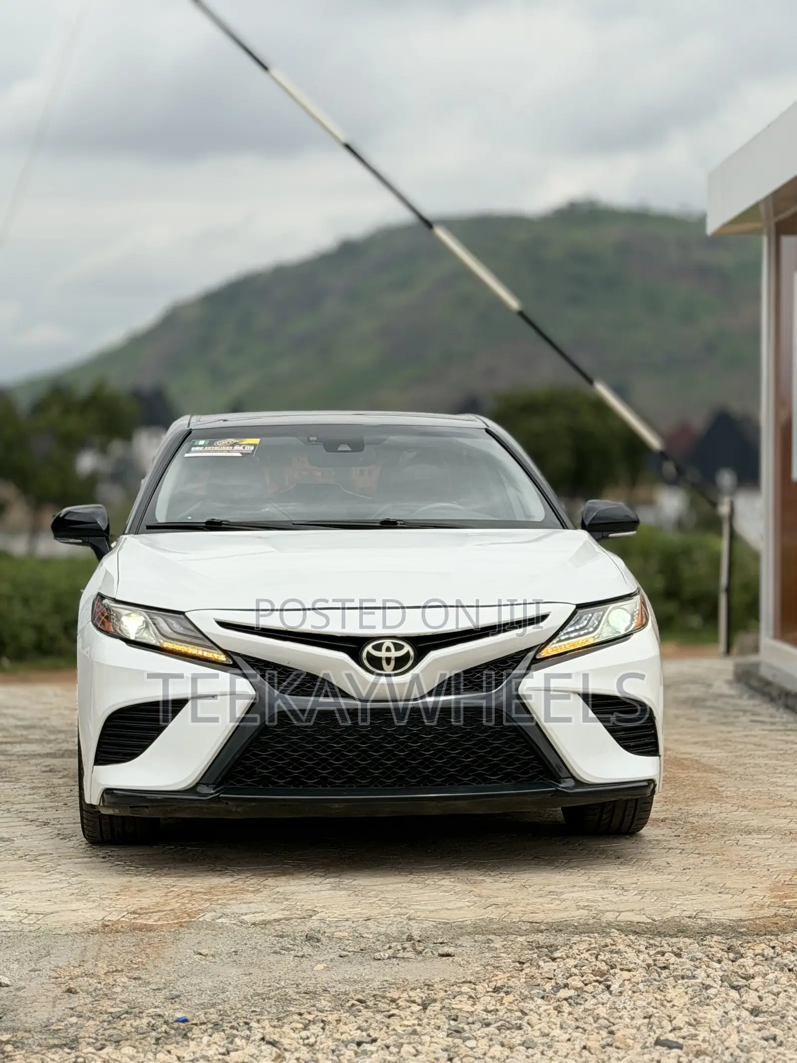 Toyota Camry XSE (2.5L 4cyl 8A) 2019 White