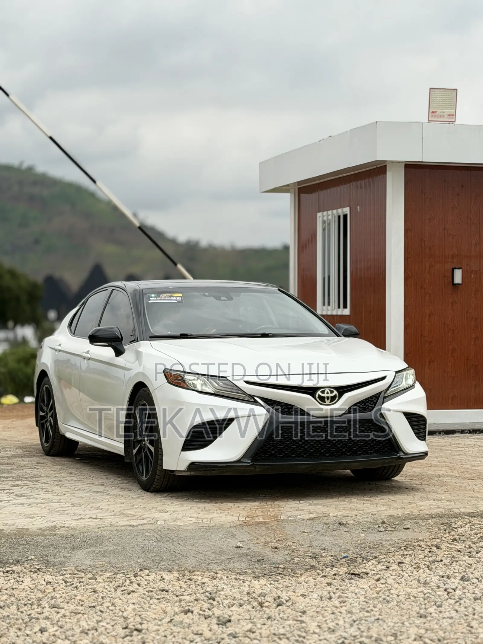 Toyota Camry XSE (2.5L 4cyl 8A) 2019 White