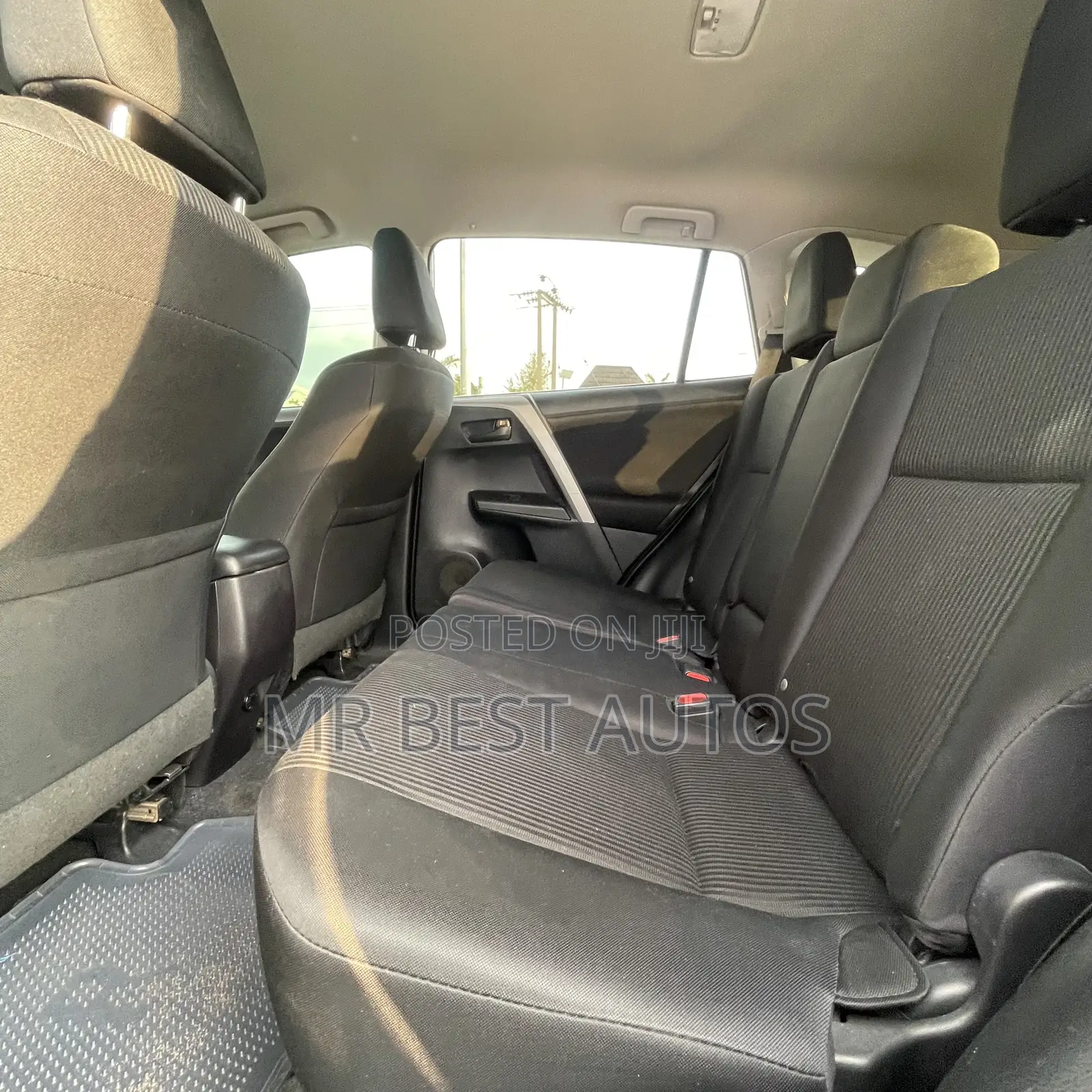 Toyota RAV4 LE AWD (2.5L 4cyl 6A) 2017 White