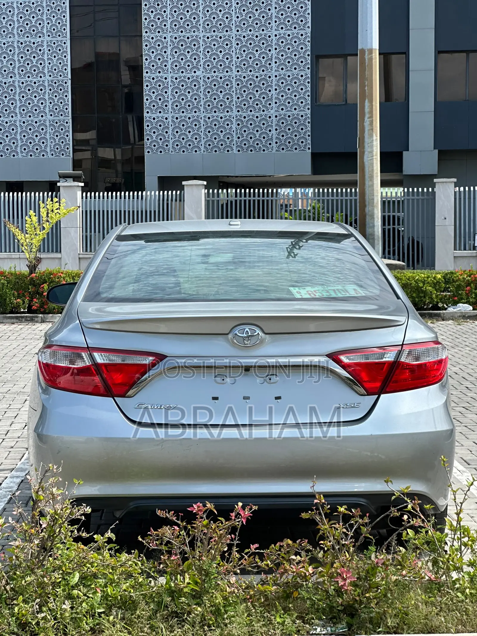 Toyota Camry XLE 4dr Sedan (2.5L 4cyl 6A) 2016 Silver