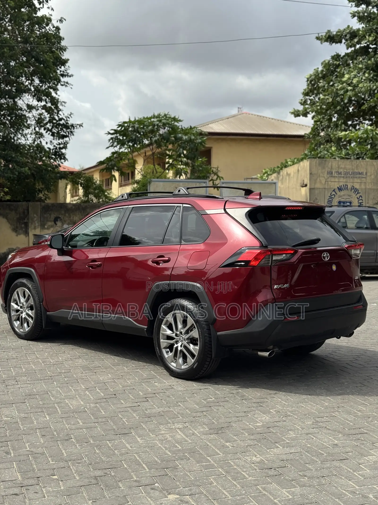 Toyota RAV4 XLE AWD 2019 Red