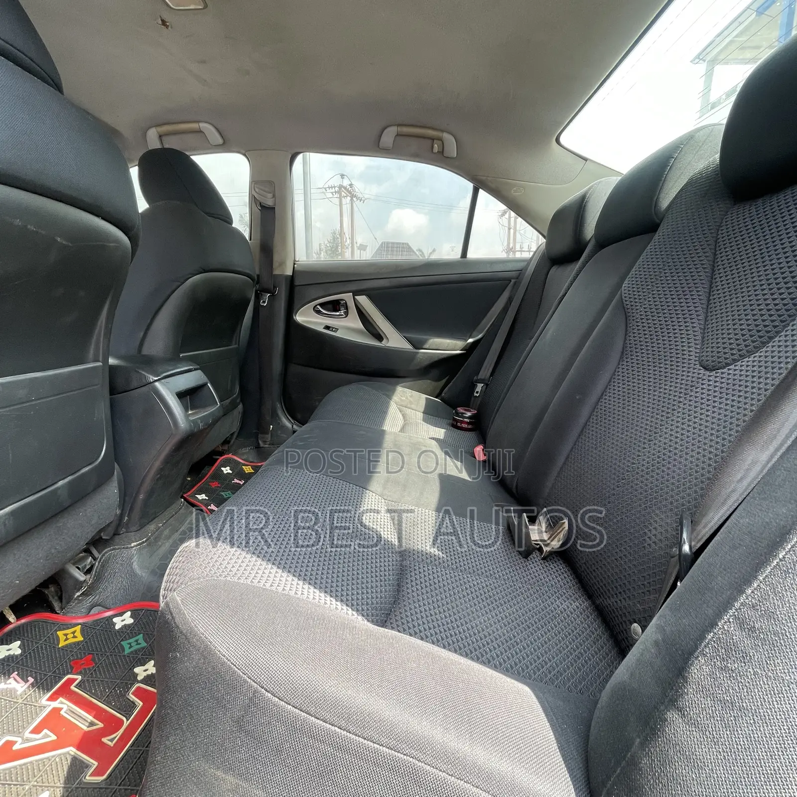 Toyota Camry SE 4dr Sedan (2.5L 4cyl 6A) 2011 Gray