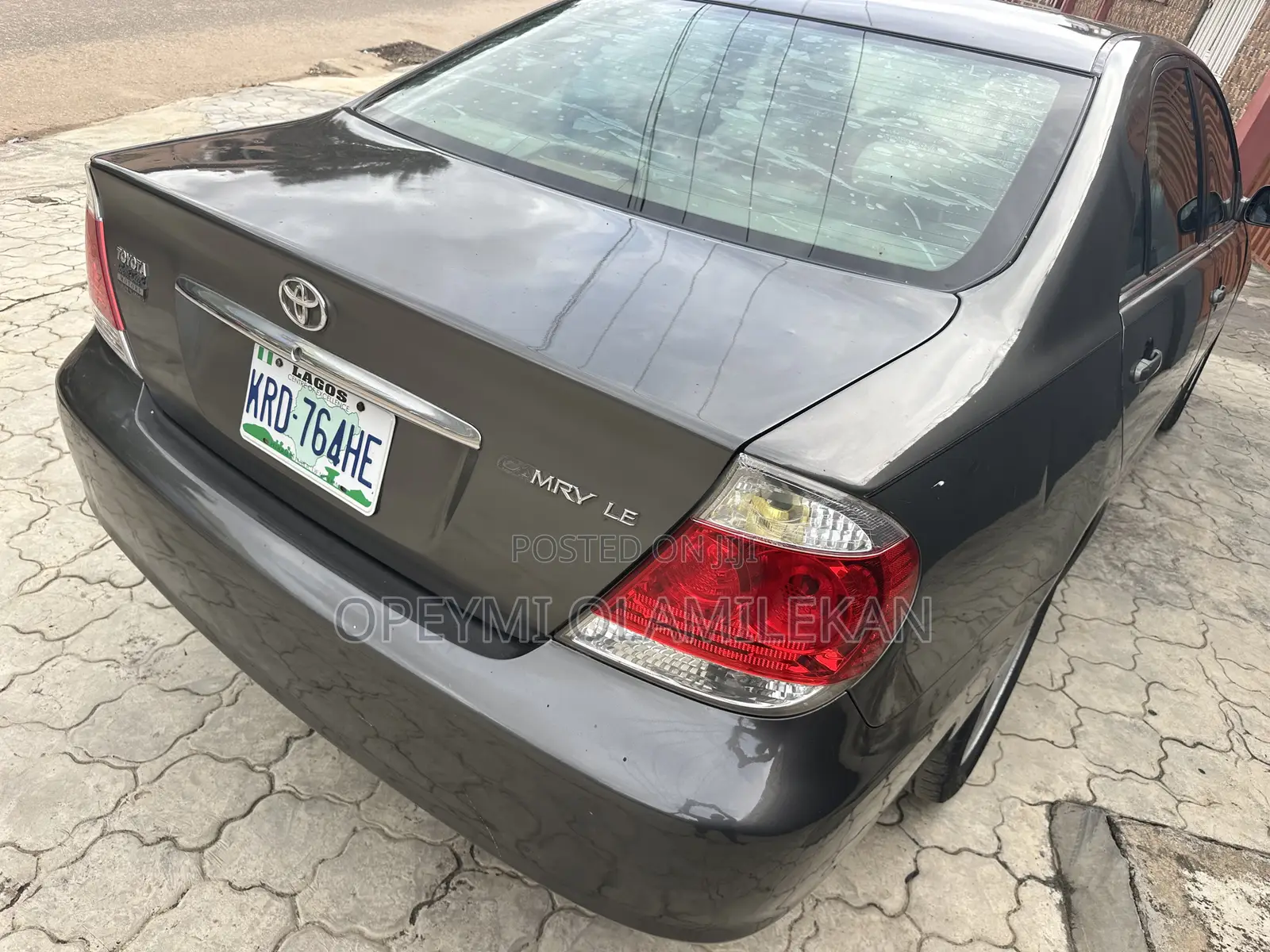 Toyota Camry LE 4dr Sedan (2.4L 4cyl 5A) 2005 Gray