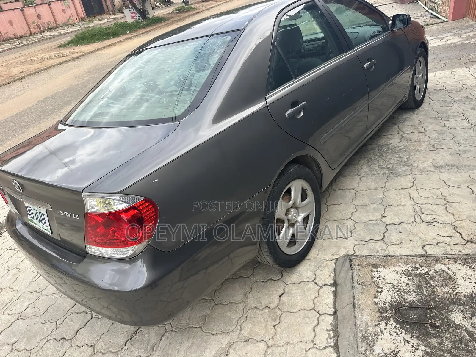 Toyota Camry LE 4dr Sedan (2.4L 4cyl 5A) 2005 Gray