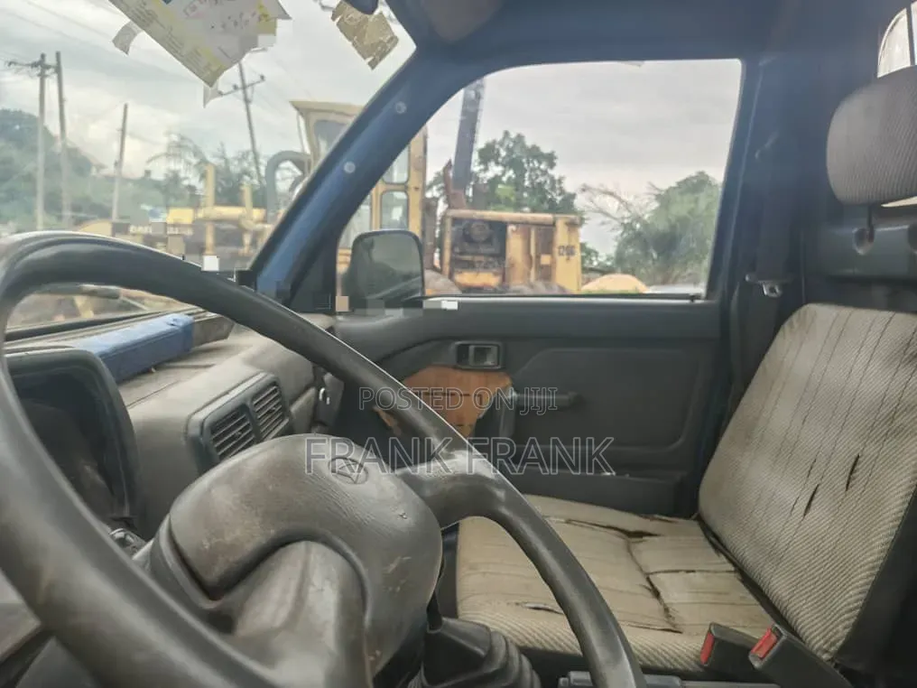 Diahatsu Shuttle Pickup 2004 Model Blue