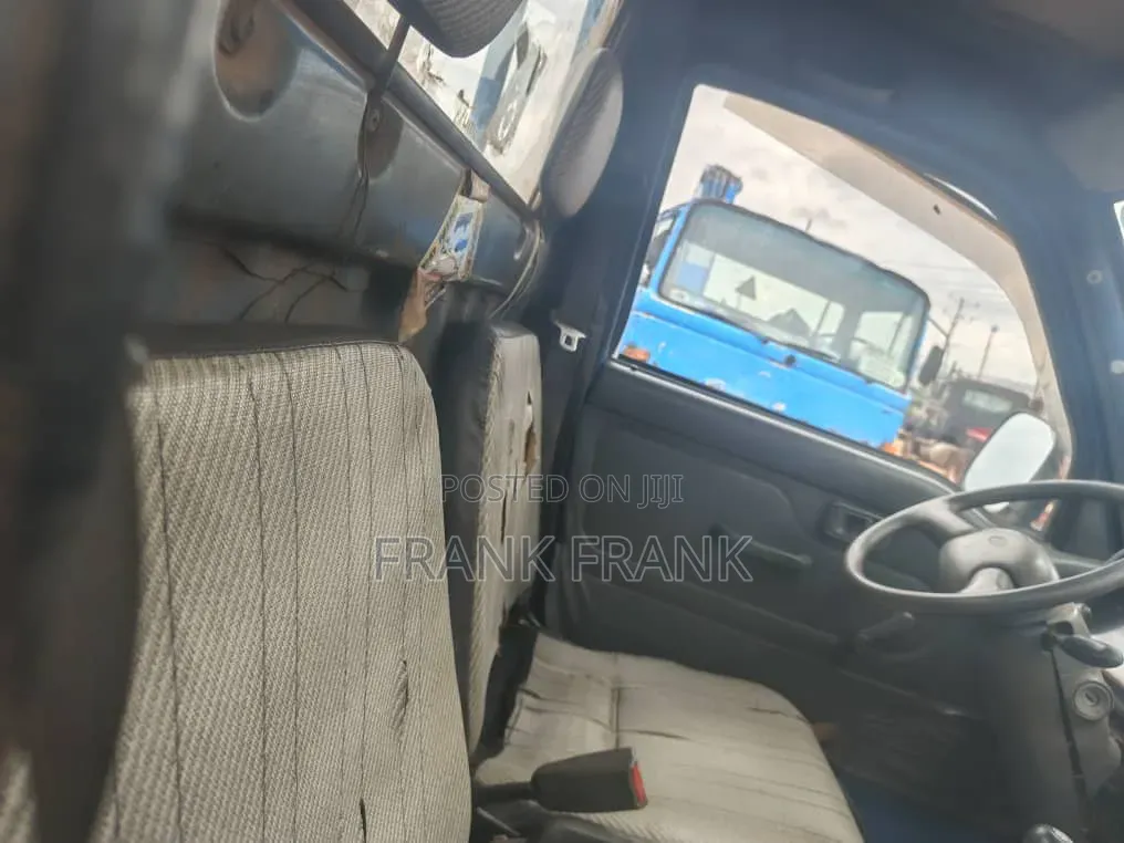 Diahatsu Shuttle Pickup 2004 Model Blue
