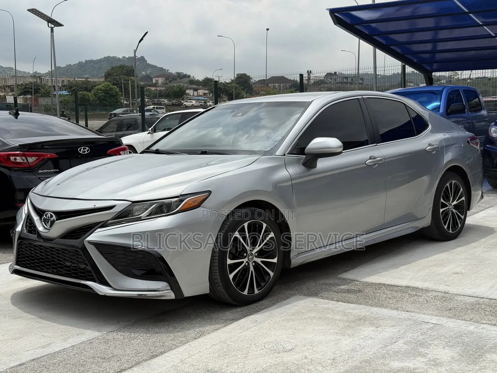 Toyota Camry SE Nightshade FWD 2020 Silver