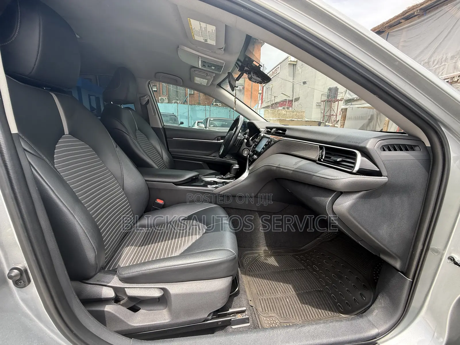 Toyota Camry SE Nightshade FWD 2020 Silver
