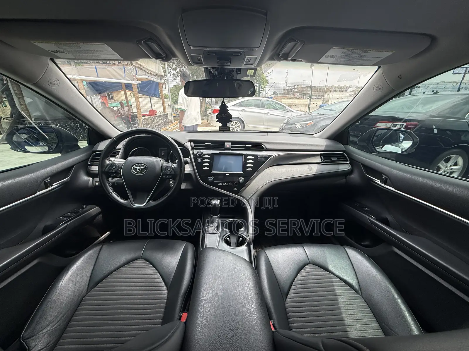 Toyota Camry SE Nightshade FWD 2020 Silver