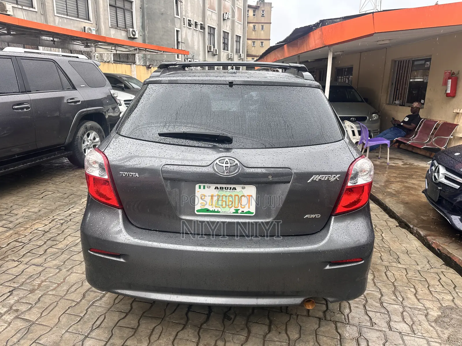 Toyota Matrix S Hatchback AWD (2.4L 4cyl 4A) 2011 Gray
