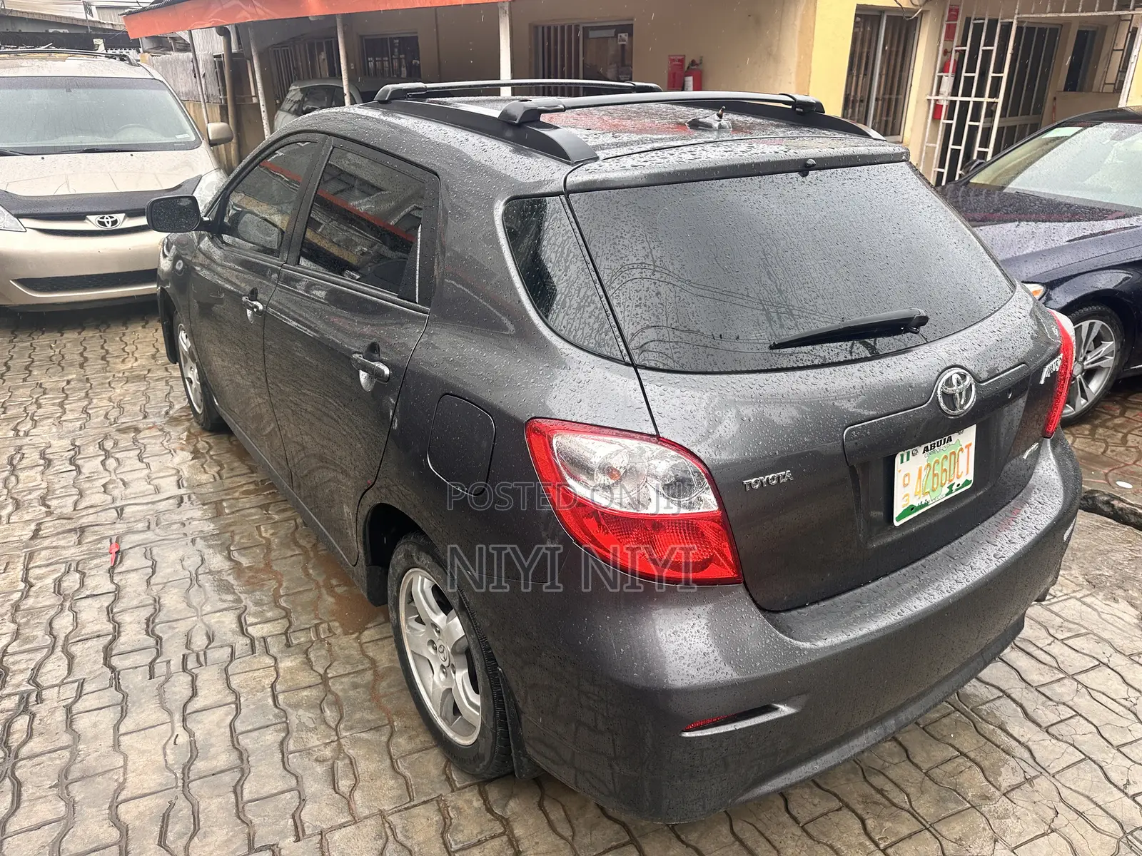 Toyota Matrix S Hatchback AWD (2.4L 4cyl 4A) 2011 Gray