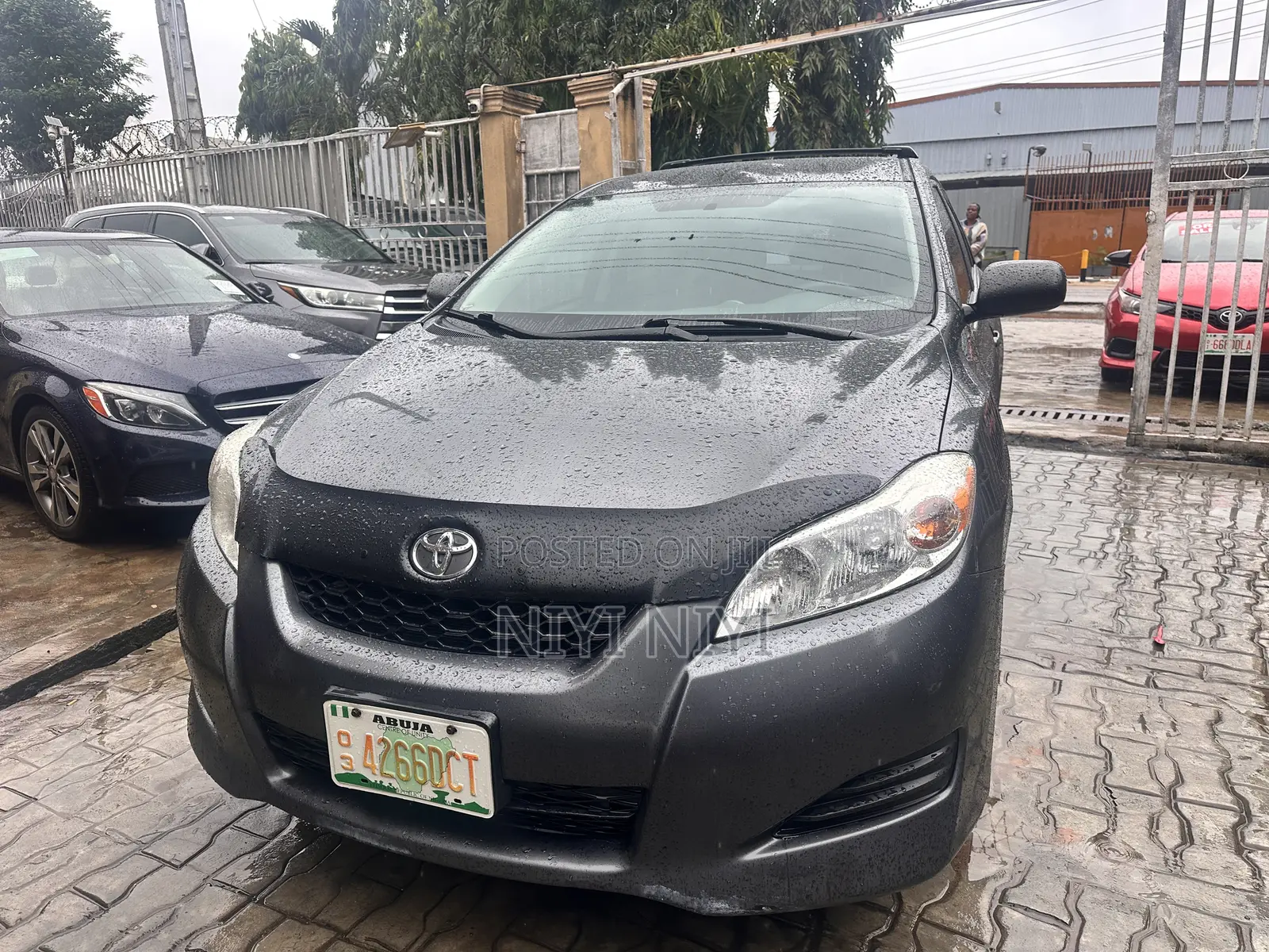 Toyota Matrix S Hatchback AWD (2.4L 4cyl 4A) 2011 Gray