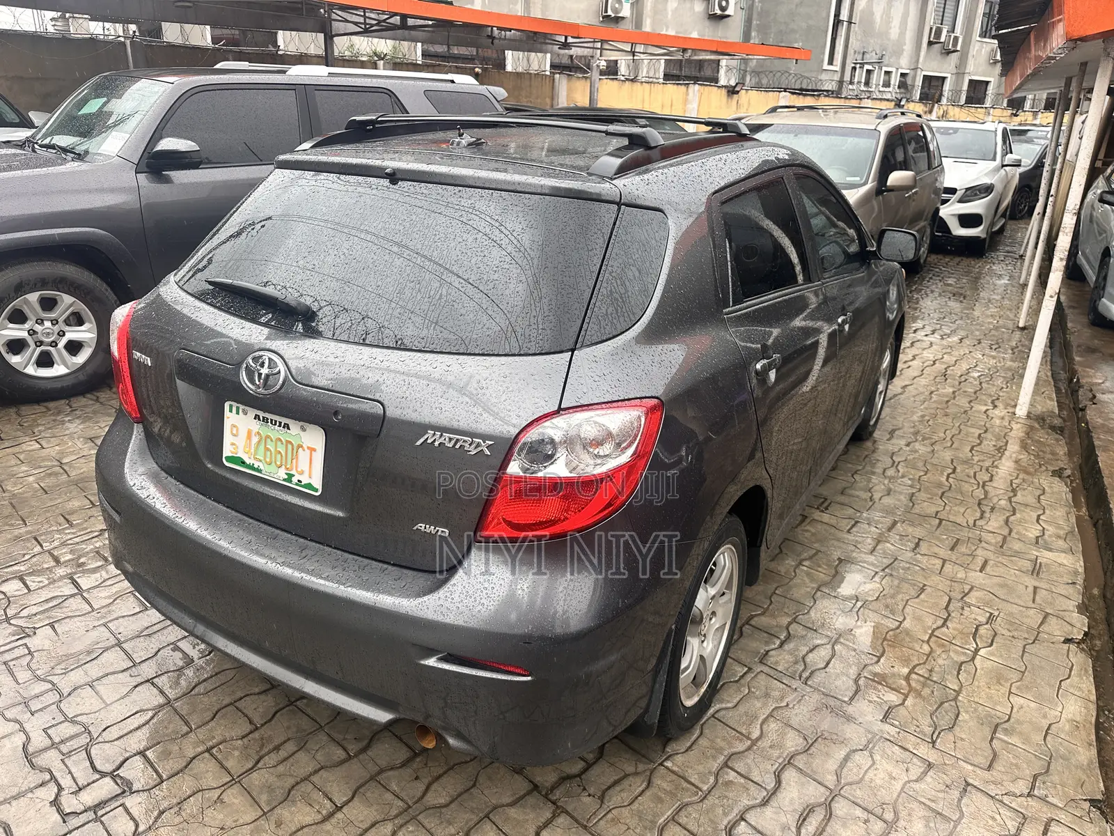 Toyota Matrix S Hatchback AWD (2.4L 4cyl 4A) 2011 Gray