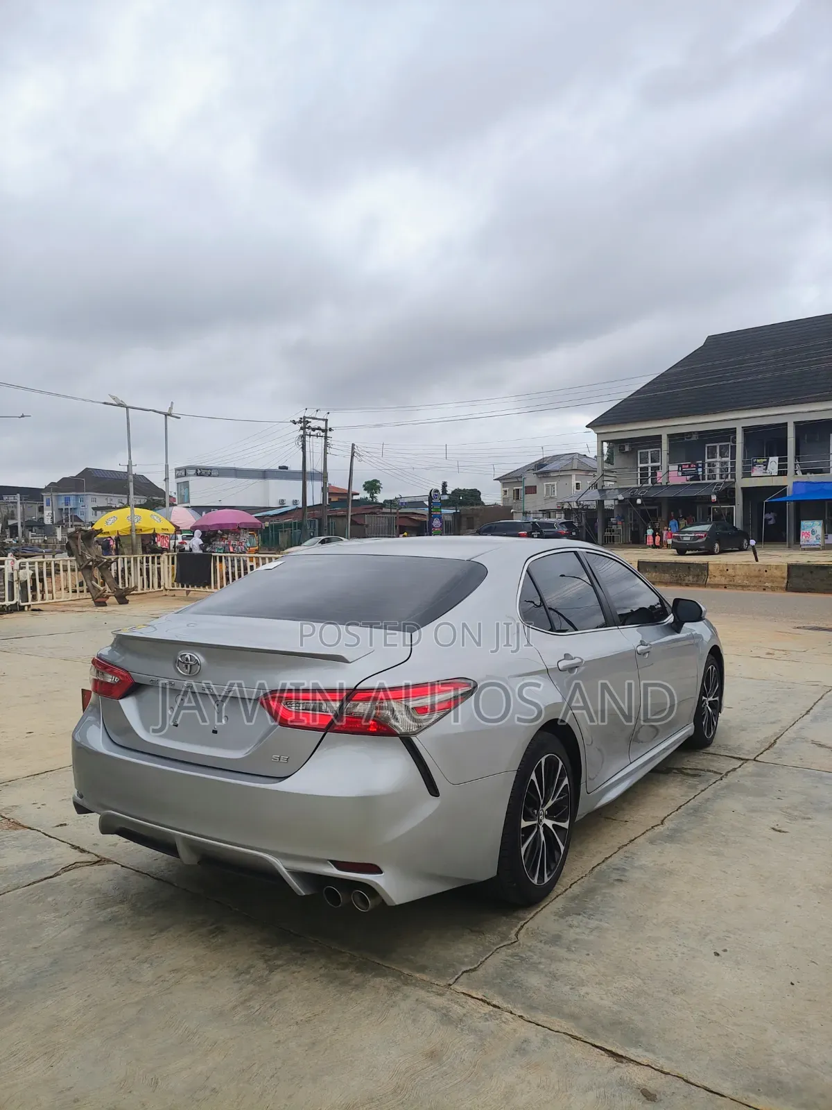 Toyota Camry SE FWD (2.5L 4cyl 8AM) 2018 Silver