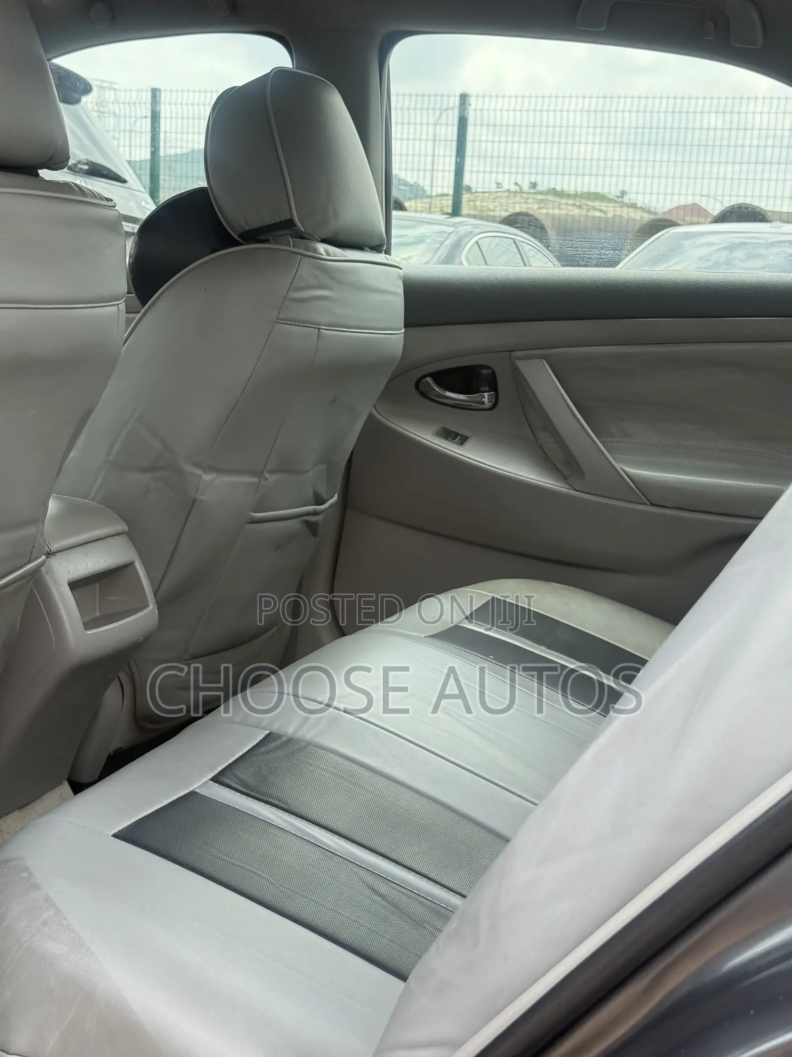 Toyota Camry LE 4dr Sedan (2.5L 4cyl 6AM) 2010 Gray