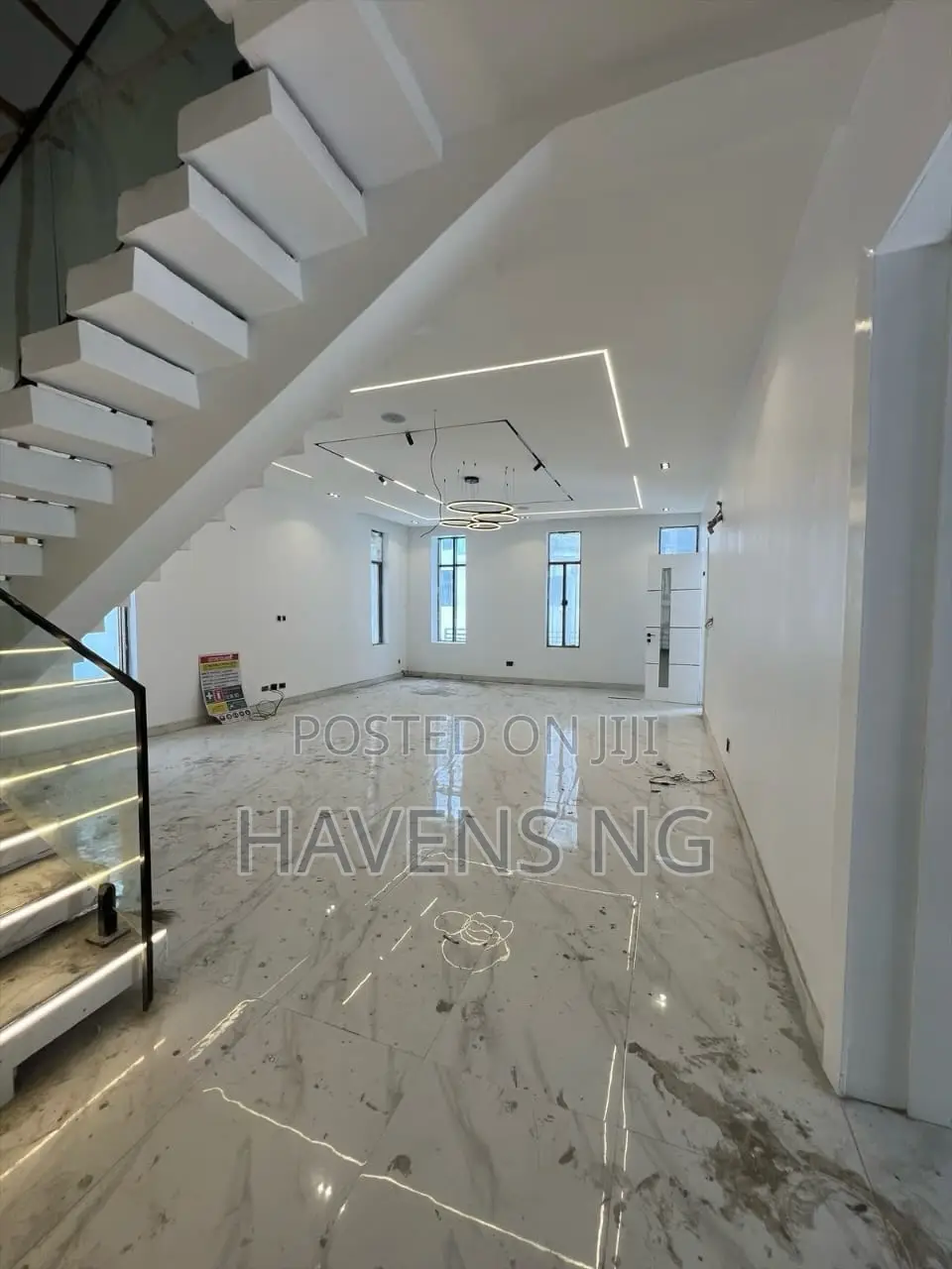 5bdrm Duplex in Chevron for sale